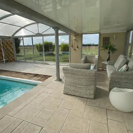 Domaine De La Chesnaie - Piscine Couverte بيت للعطل *