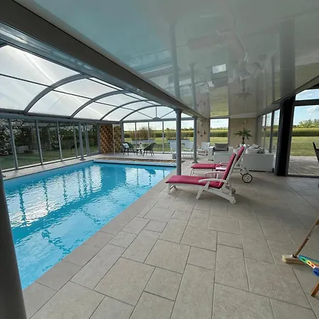 Domaine De La Chesnaie - Piscine Couverte Longué