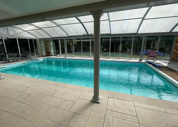 Domaine De La Chesnaie - Piscine Couverte